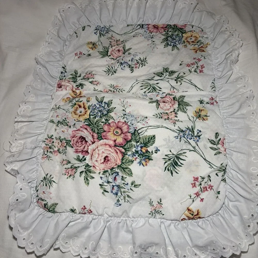 Vintage JC Penney Floral Ruffled Eyelet Scroll Standard Pillow Sham Set 2